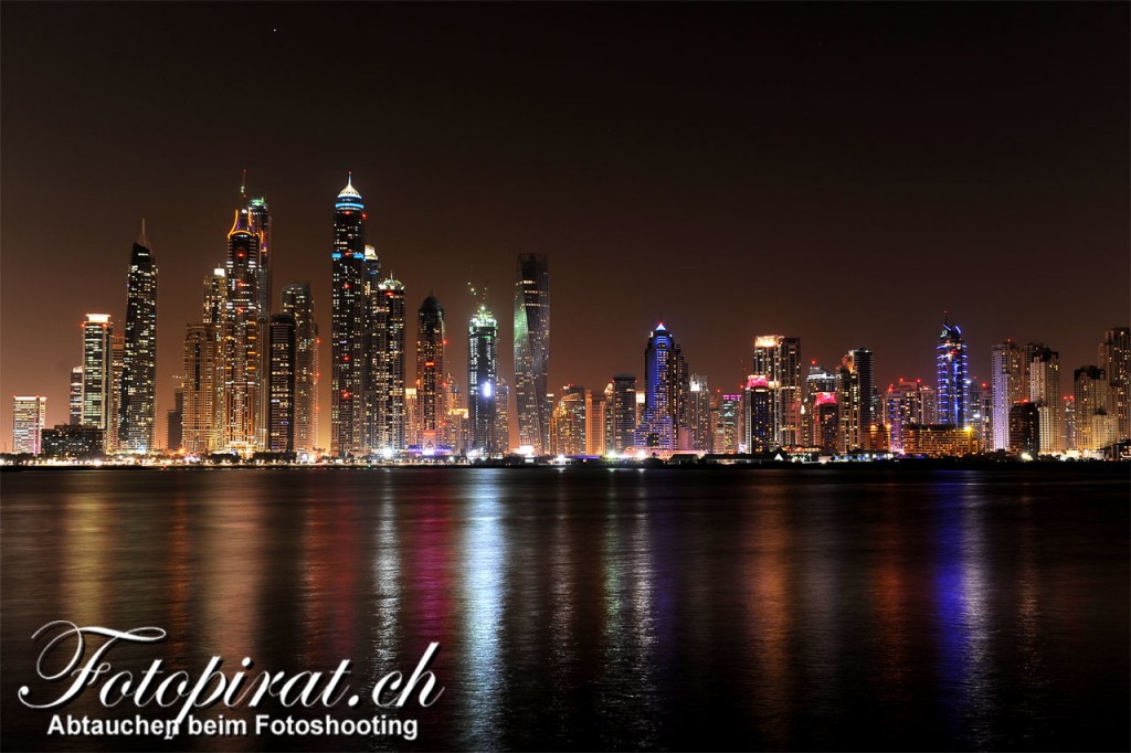 Dubai_Skyline_mit Logo